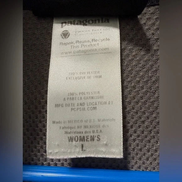 Patagonia Ladies Black Sherpa Fleece - Picture 4 of 4